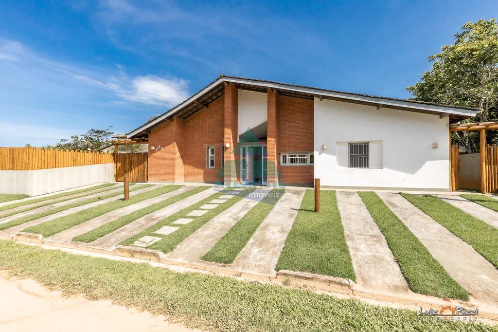 Casa em Ubatuba, no bairro Itamambuca