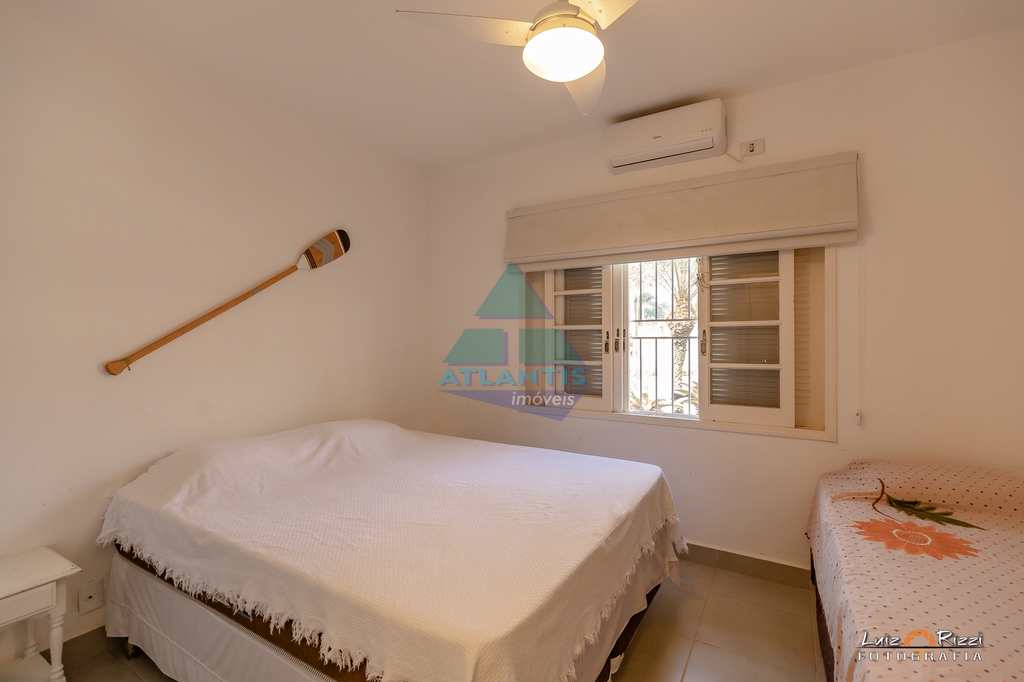 Casa em Ubatuba, no bairro Itamambuca