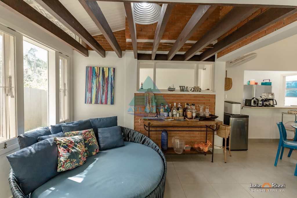 Casa em Ubatuba, no bairro Itamambuca