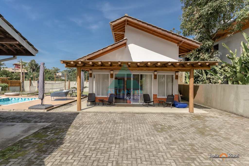 Casa em Ubatuba, no bairro Itamambuca