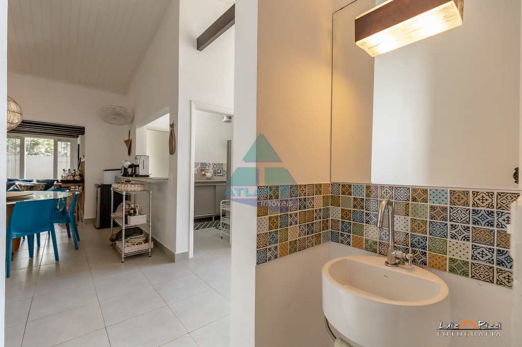 Casa em Ubatuba, no bairro Itamambuca