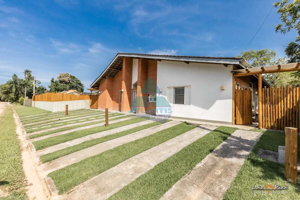 Casa em Ubatuba, no bairro Itamambuca