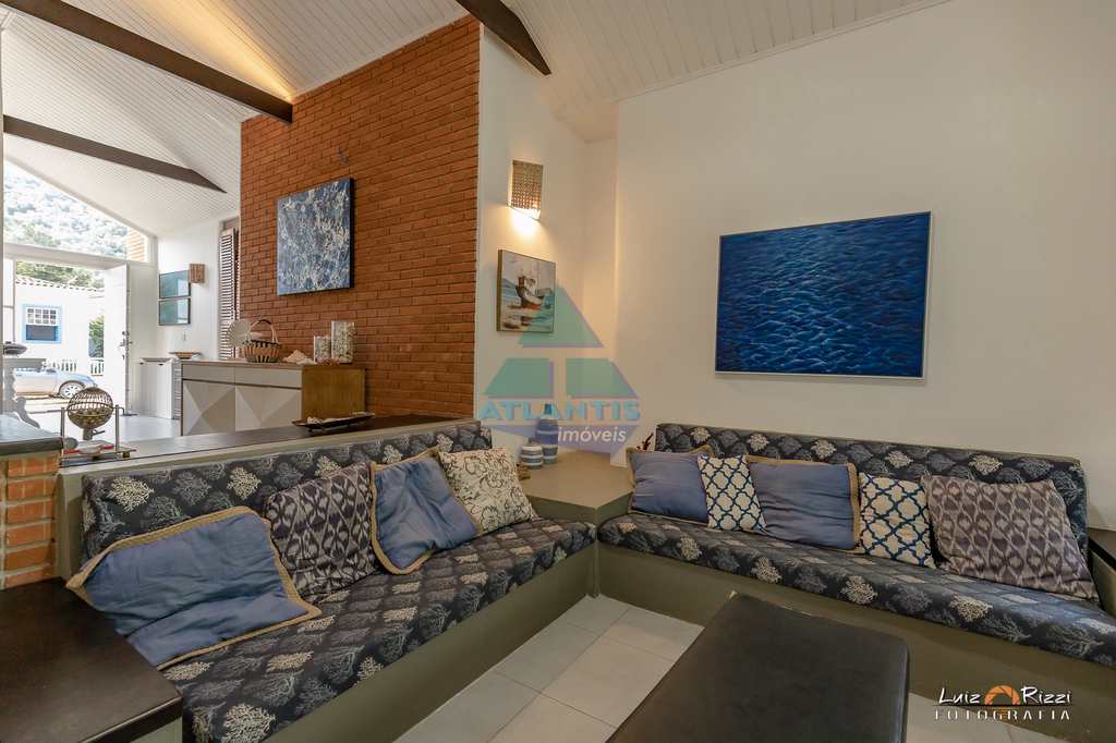 Casa em Ubatuba, no bairro Itamambuca