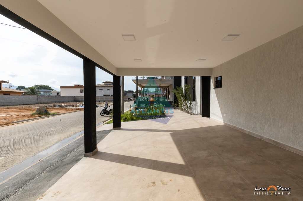 Casa em Ubatuba, no bairro Jardim Carolina