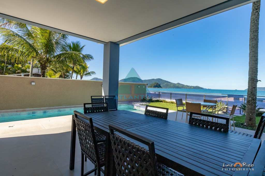 Casa em Ubatuba, no bairro Praia do Sapê