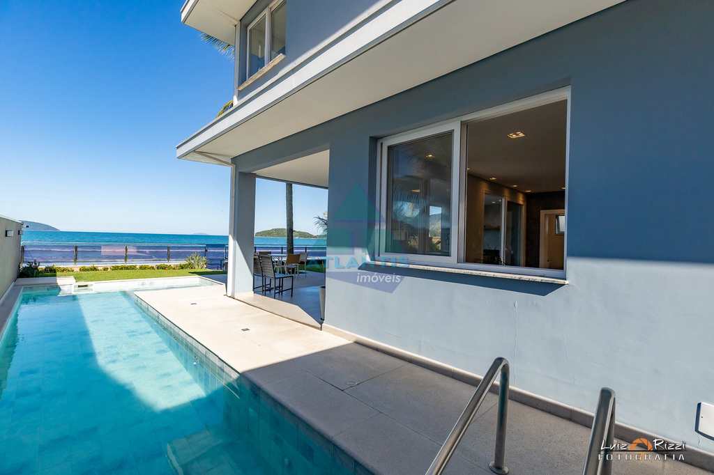 Casa em Ubatuba, no bairro Praia do Sapê