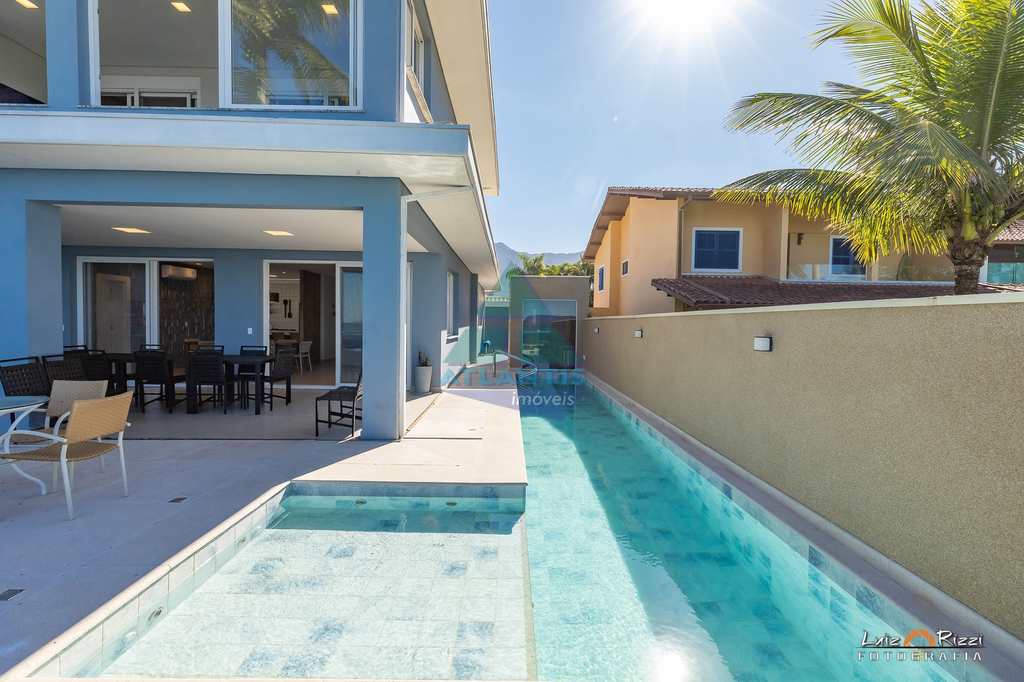 Casa em Ubatuba, no bairro Praia do Sapê