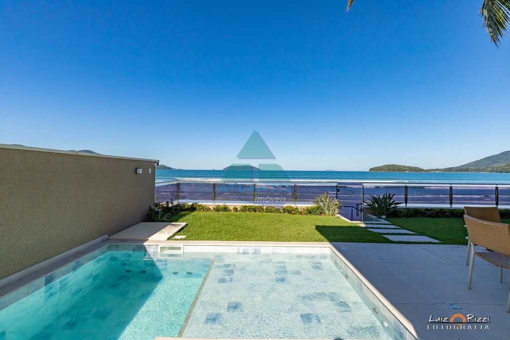 Casa em Ubatuba, no bairro Praia do Sapê