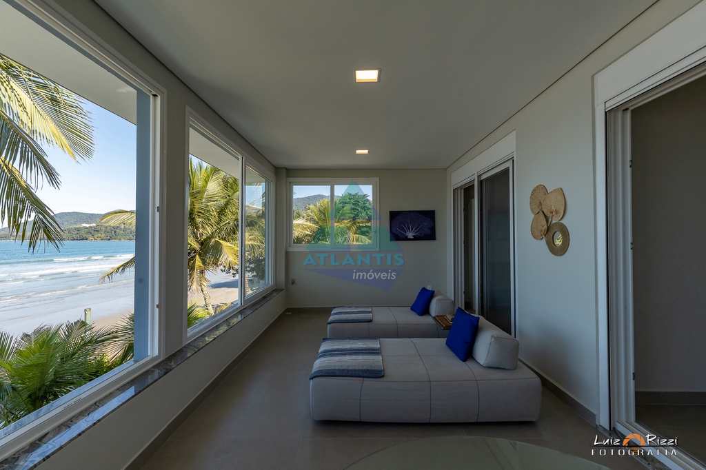 Casa em Ubatuba, no bairro Praia do Sapê