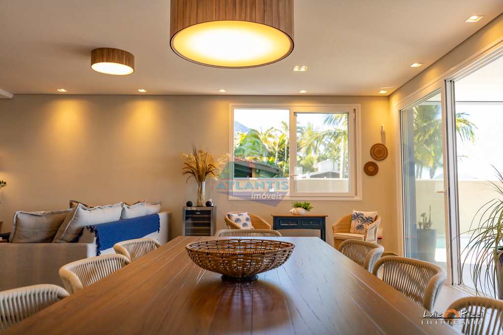 Casa em Ubatuba, no bairro Praia do Sapê