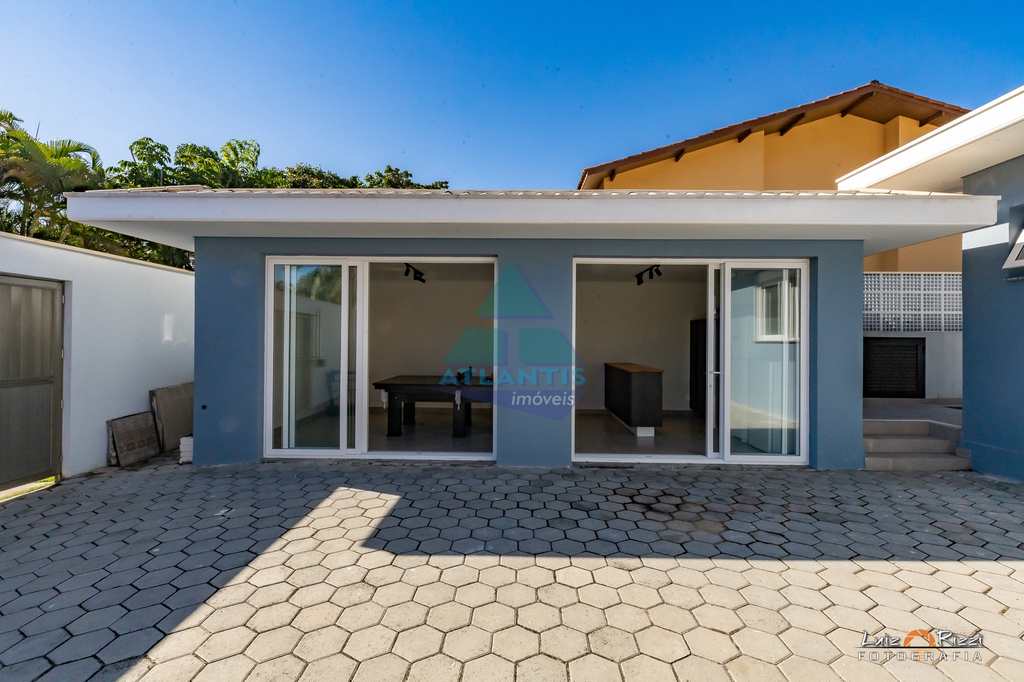 Casa em Ubatuba, no bairro Praia do Sapê