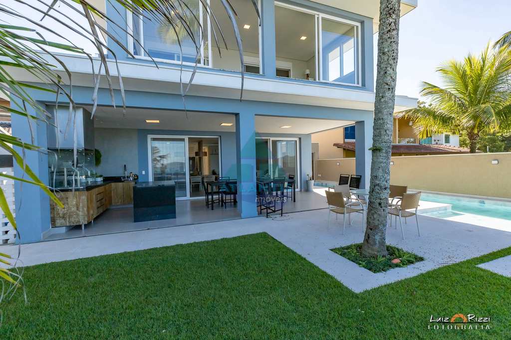Casa em Ubatuba, no bairro Praia do Sapê
