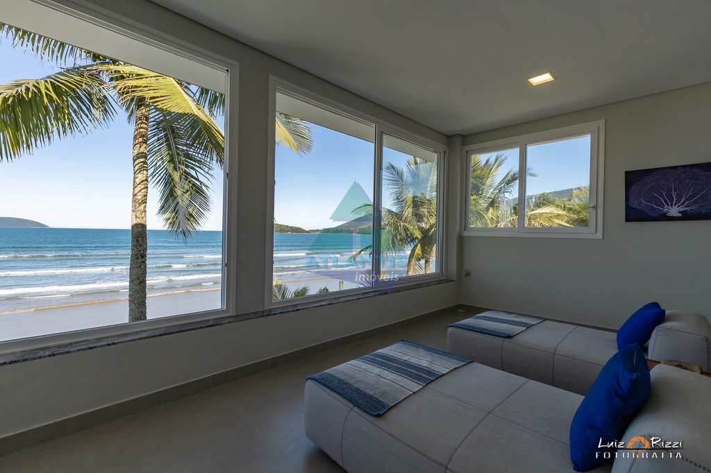 Casa em Ubatuba, no bairro Praia do Sapê