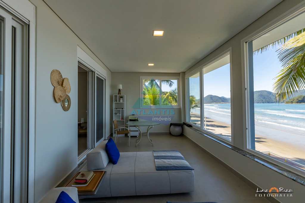 Casa em Ubatuba, no bairro Praia do Sapê