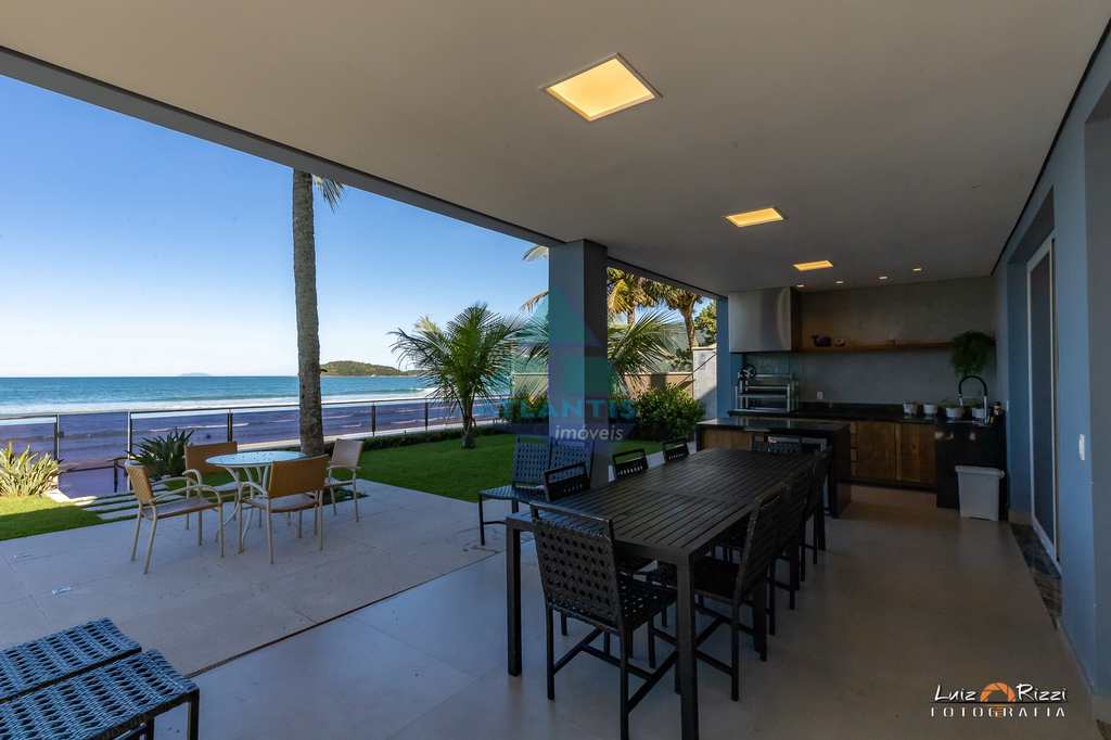 Casa em Ubatuba, no bairro Praia do Sapê