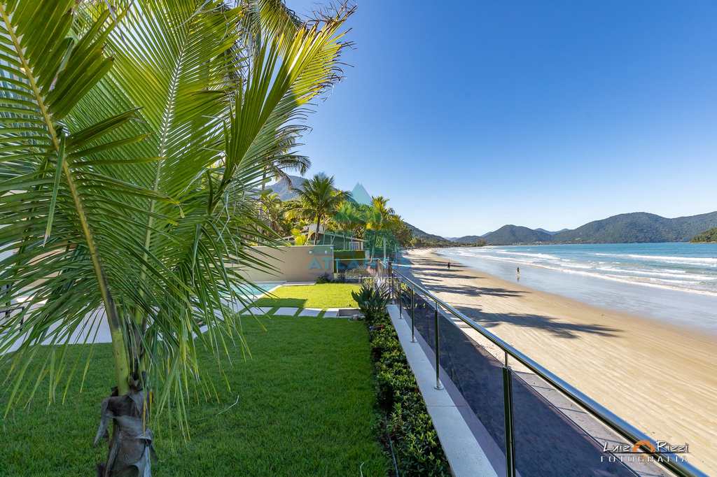Casa em Ubatuba, no bairro Praia do Sapê