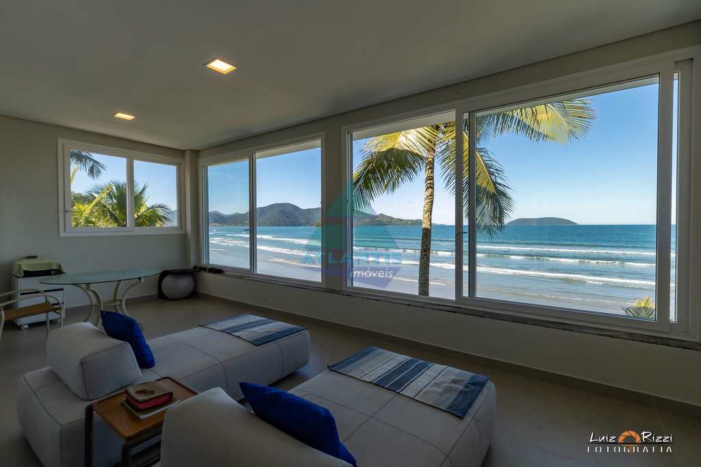 Casa em Ubatuba, no bairro Praia do Sapê