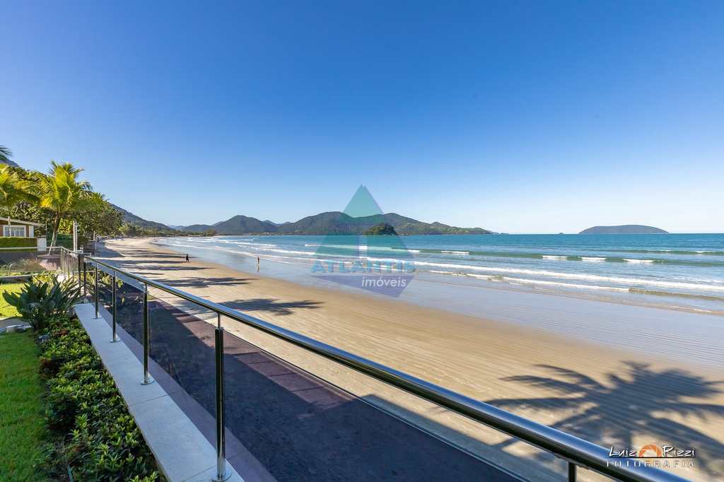 Casa em Ubatuba, no bairro Praia do Sapê
