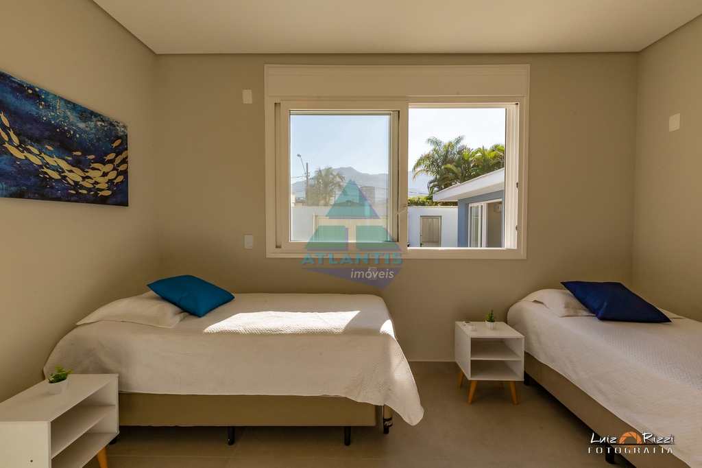 Casa em Ubatuba, no bairro Praia do Sapê