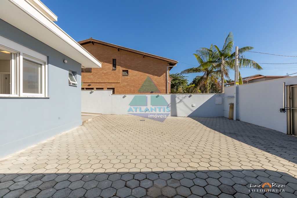 Casa em Ubatuba, no bairro Praia do Sapê