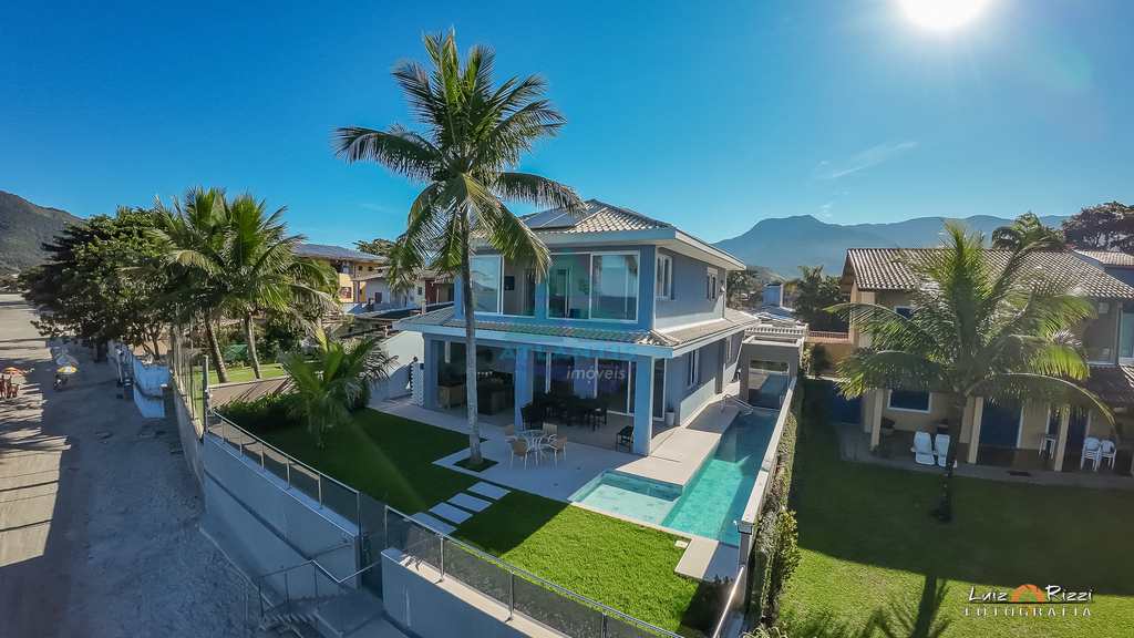 Casa em Ubatuba, no bairro Praia do Sapê