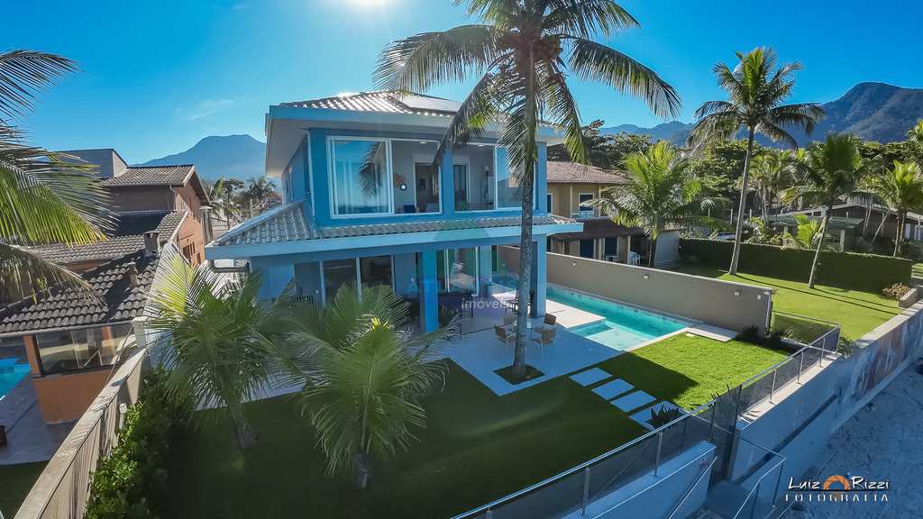 Casa em Ubatuba, no bairro Praia do Sapê