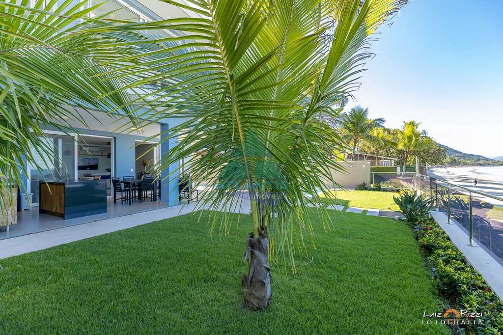 Casa em Ubatuba, no bairro Praia do Sapê
