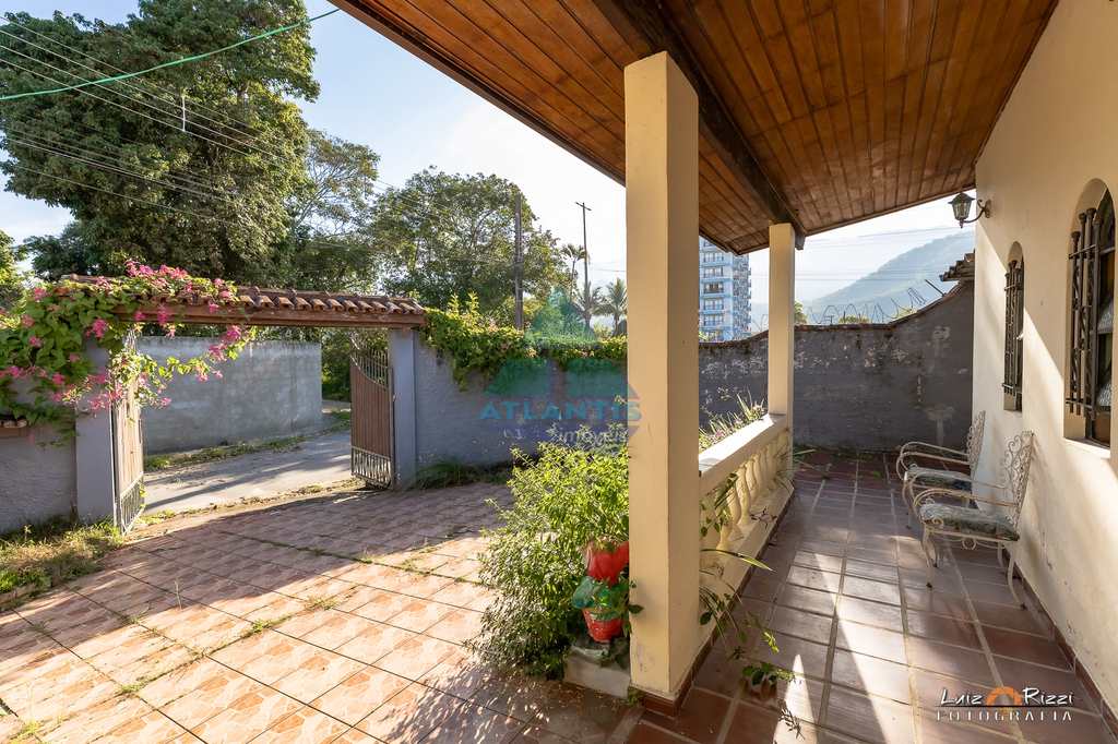 Casa em Caraguatatuba, no bairro Praia da Cocanha