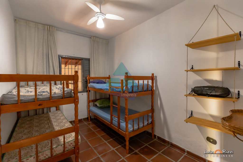 Casa em Caraguatatuba, no bairro Praia da Cocanha