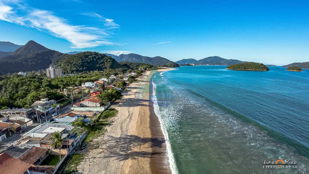 Casa em Caraguatatuba, no bairro Praia da Cocanha