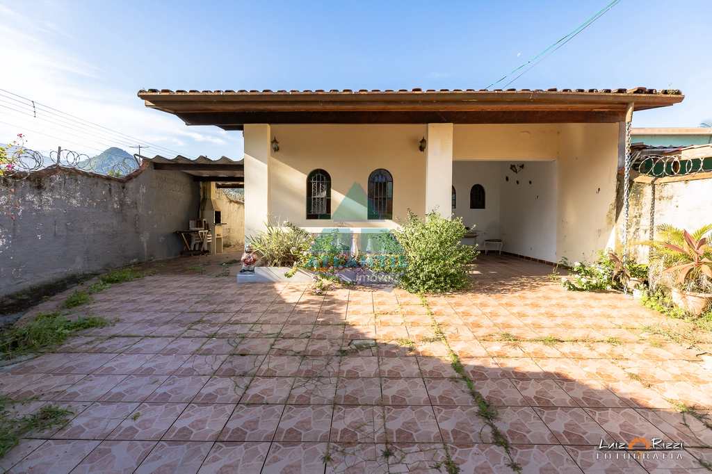 Casa em Caraguatatuba, no bairro Praia da Cocanha