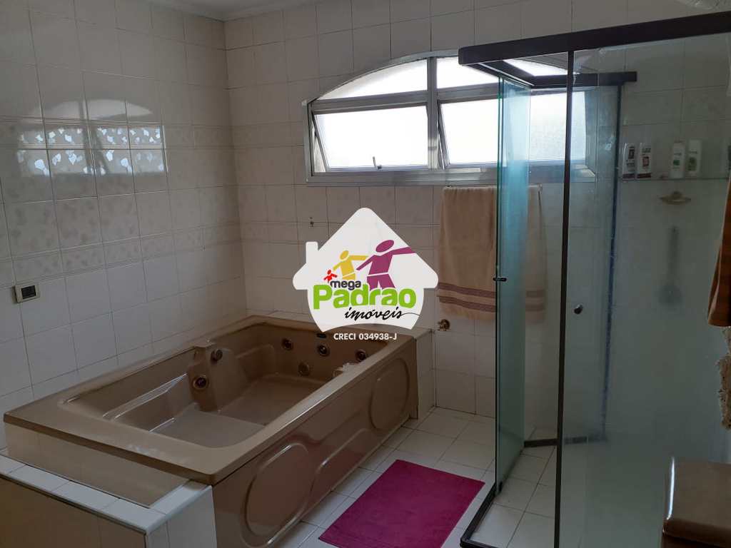 Casa em Guarulhos, no bairro Vila Galvão