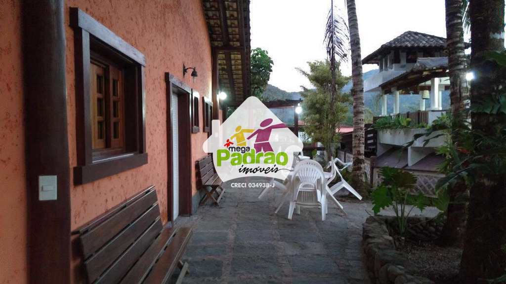 Sobrado em Ubatuba, no bairro Silop