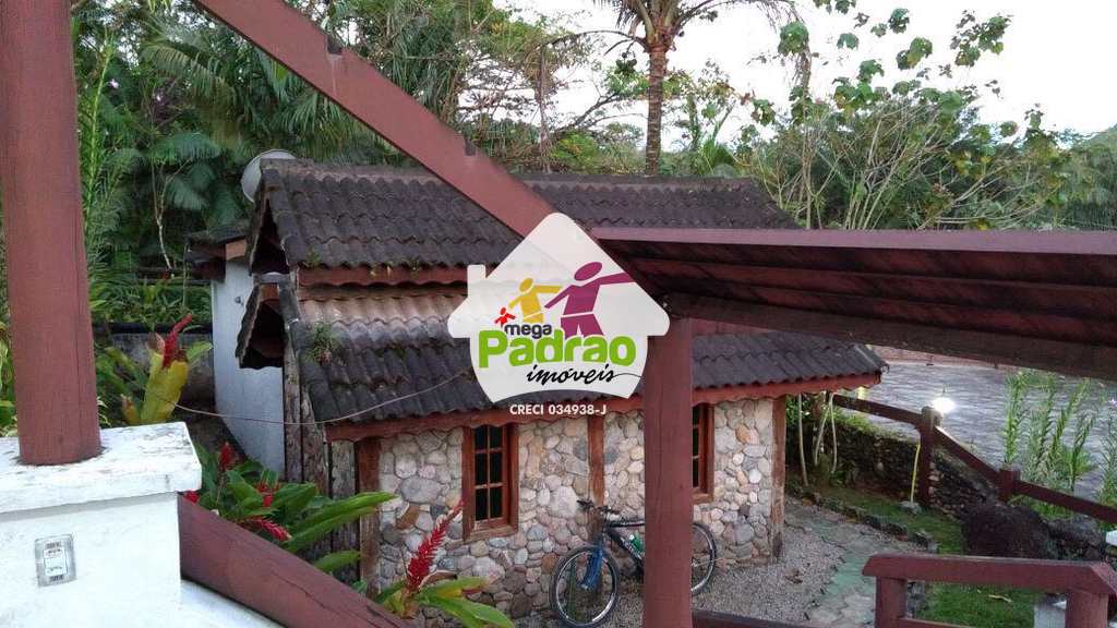 Sobrado em Ubatuba, no bairro Silop