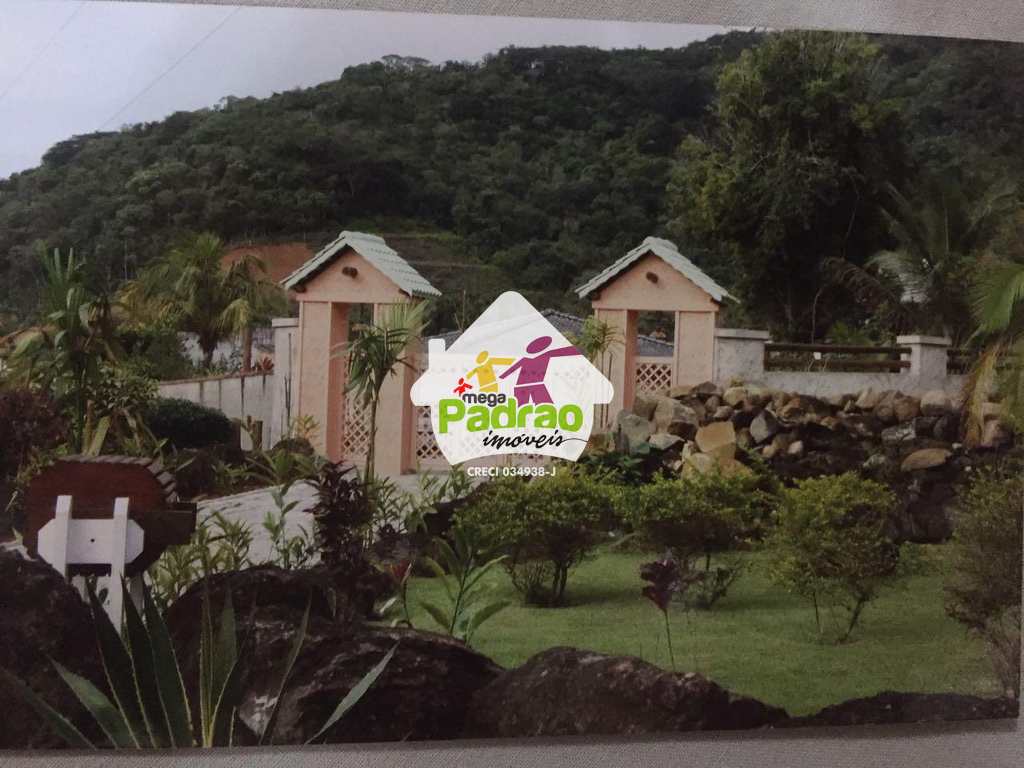 Sobrado em Ubatuba, no bairro Silop