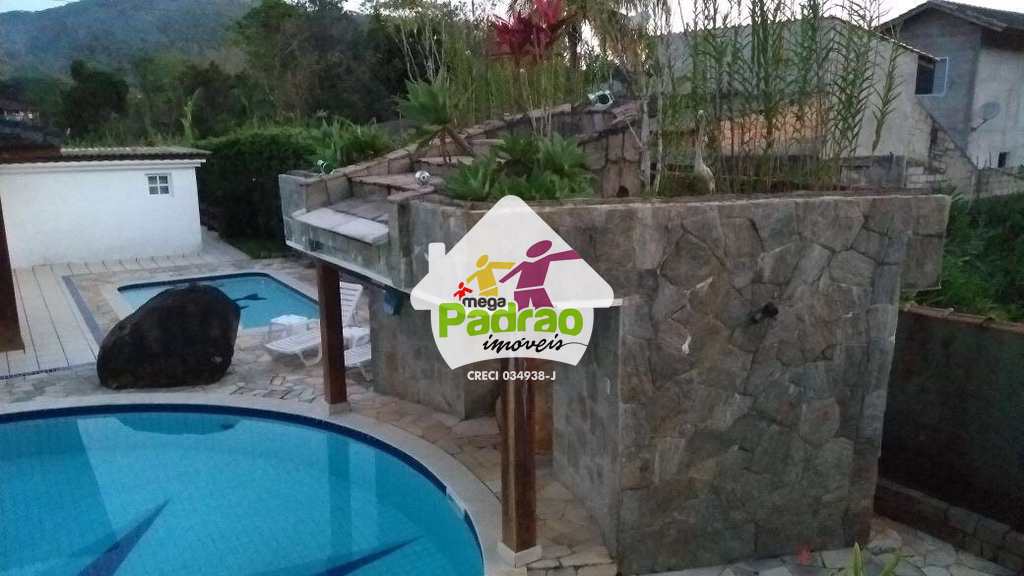 Sobrado em Ubatuba, no bairro Silop