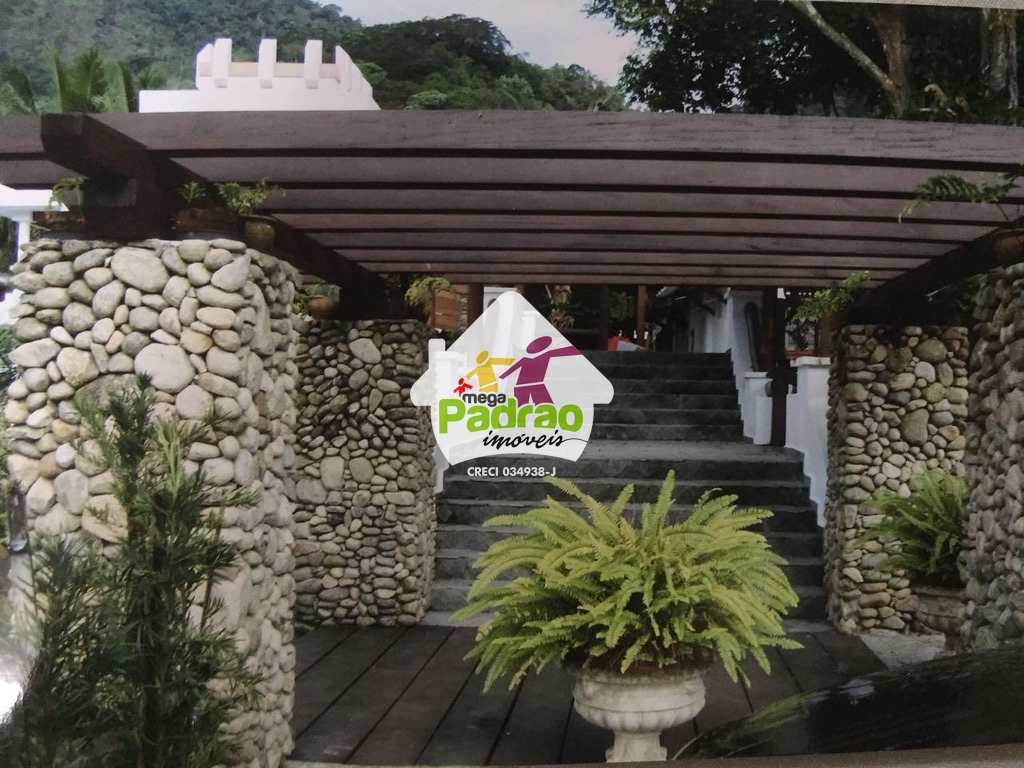 Sobrado em Ubatuba, no bairro Silop