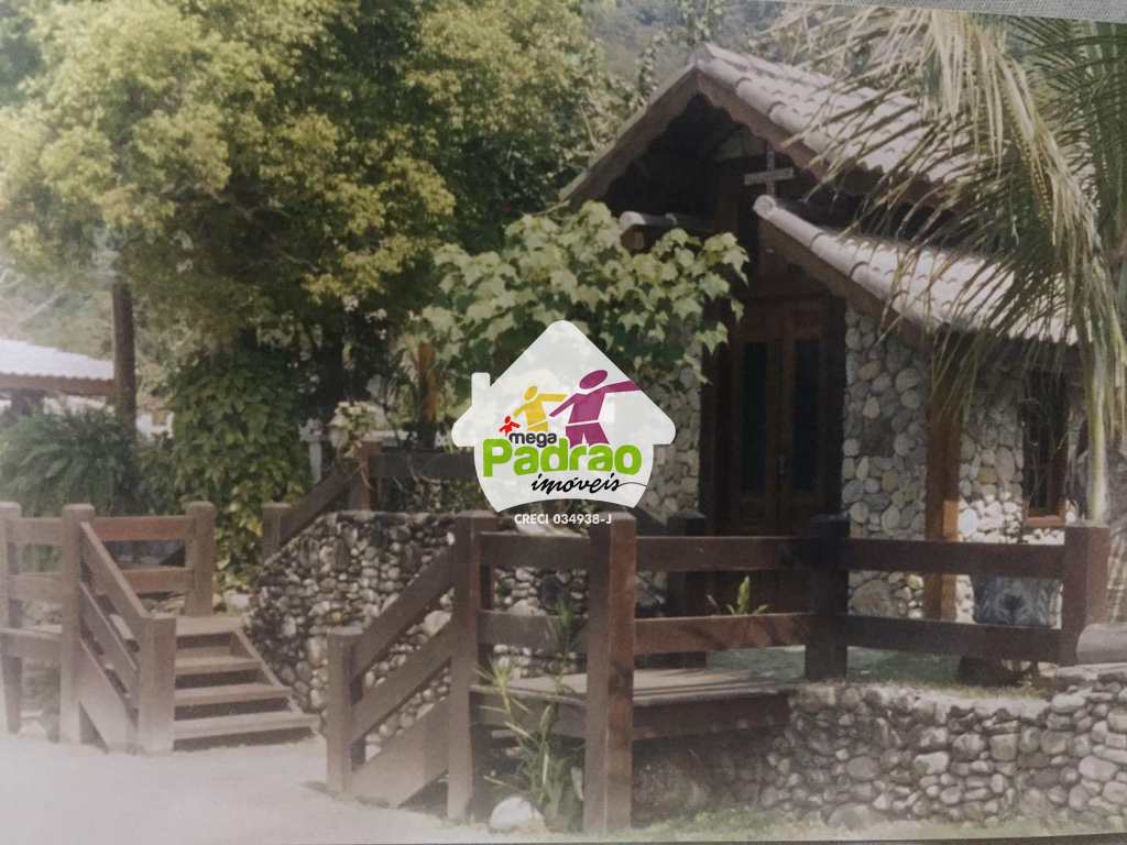 Sobrado em Ubatuba, no bairro Silop