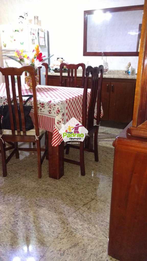 Sobrado em Guarulhos, no bairro Torres Tibagy