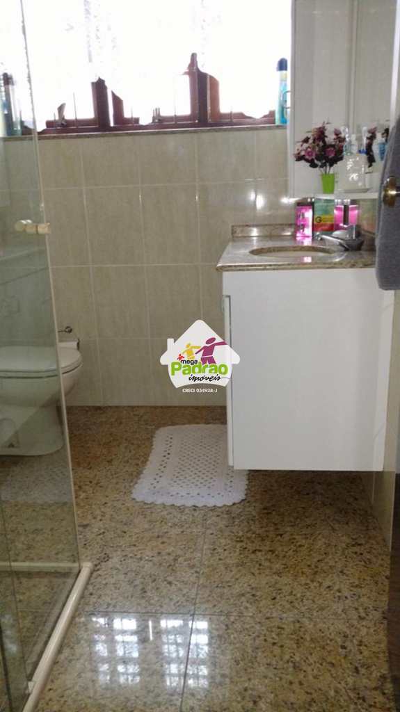 Sobrado em Guarulhos, no bairro Torres Tibagy