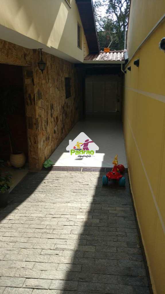 Sobrado em Guarulhos, no bairro Torres Tibagy