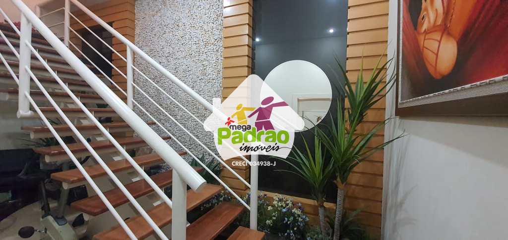 Sobrado em Guarulhos, no bairro Parque Renato Maia