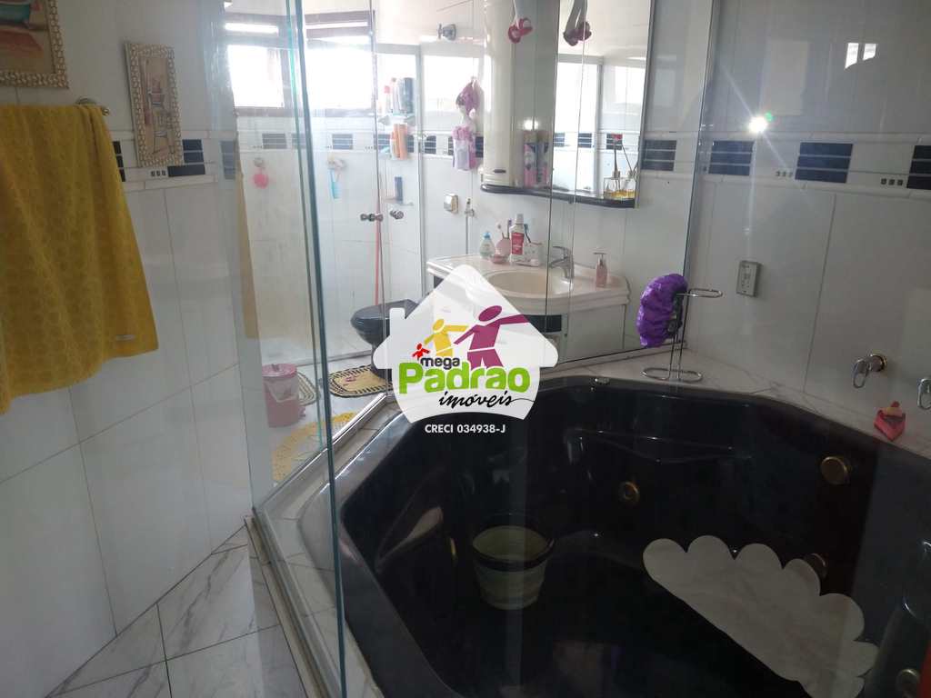 Sobrado em Guarulhos, no bairro Parque Renato Maia