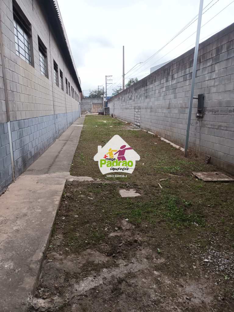 Galpão em Guarulhos, no bairro Água Chata