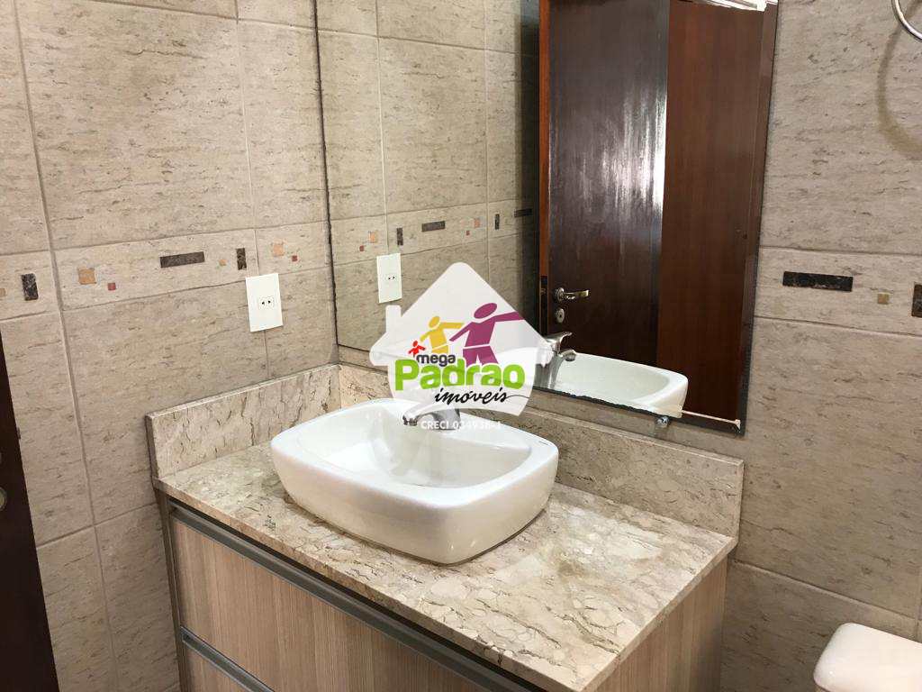 Casa em Guarulhos, no bairro Vila Milton