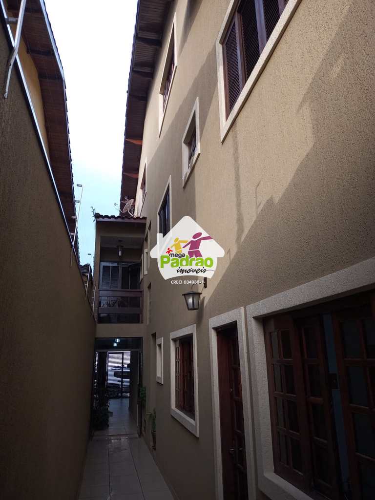 Sobrado em Guarulhos, no bairro Jardim Santa Clara