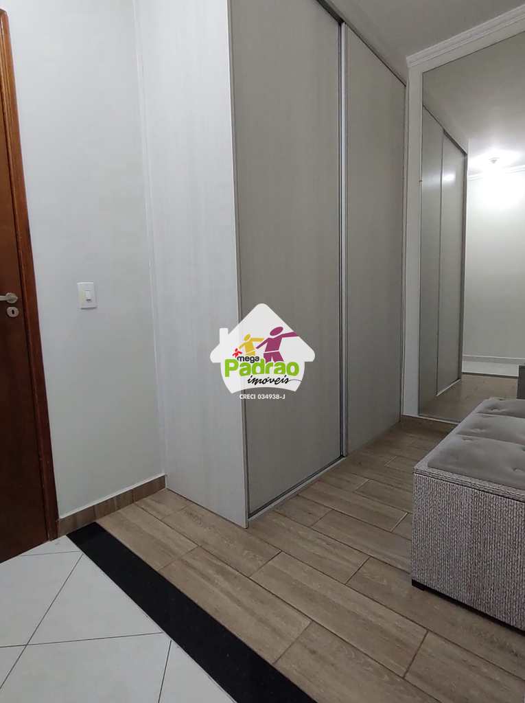 Sobrado em Guarulhos, no bairro Jardim Santa Clara