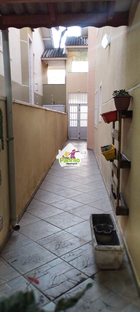 Sobrado em Guarulhos, no bairro Parque Renato Maia