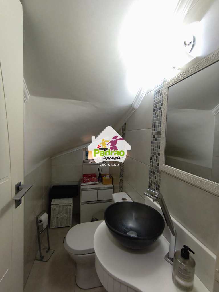 Sobrado em Guarulhos, no bairro Jardim Vila Galvão