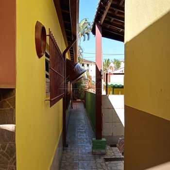 Casa em Ubatuba, bairro Praia das Toninhas